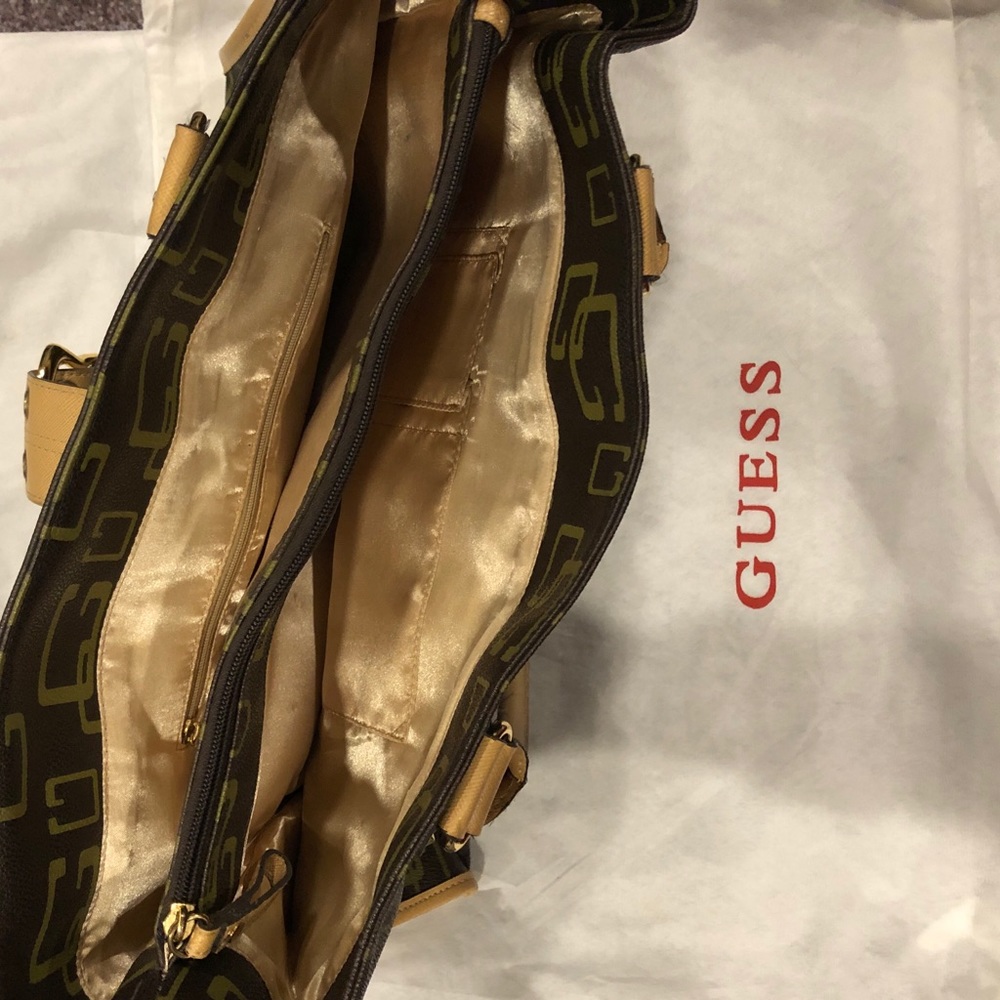 GUESS tote - Picture 3 of 3